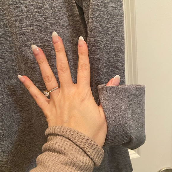 Active pullover - Picture 2 of 3